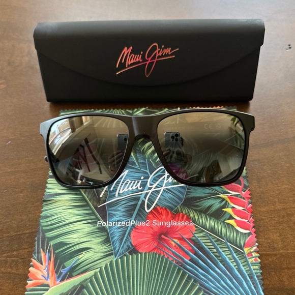 Maui Jim Pailolo Polarized Matte Black Rectangle Wrap 603-02 Unisex Brand New - Picture 1 of 6